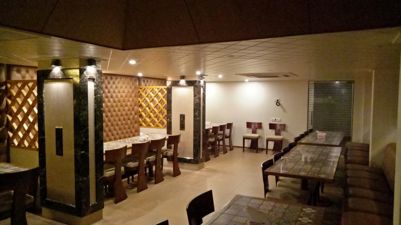 Hotel Umesh 达曼 外观 照片